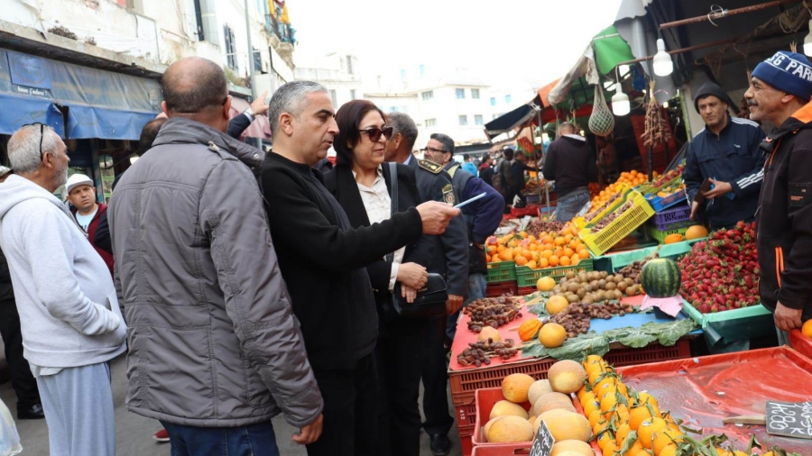 وزيرة التجارة تسجل تجاوزات في أسواق سيدي البحري والقلالين والحلفاوين