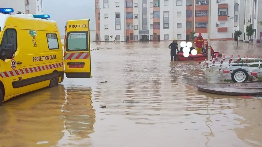 الجزائر: أمطار طوفانية وغلق الطريق نحو الحدود التونسية..