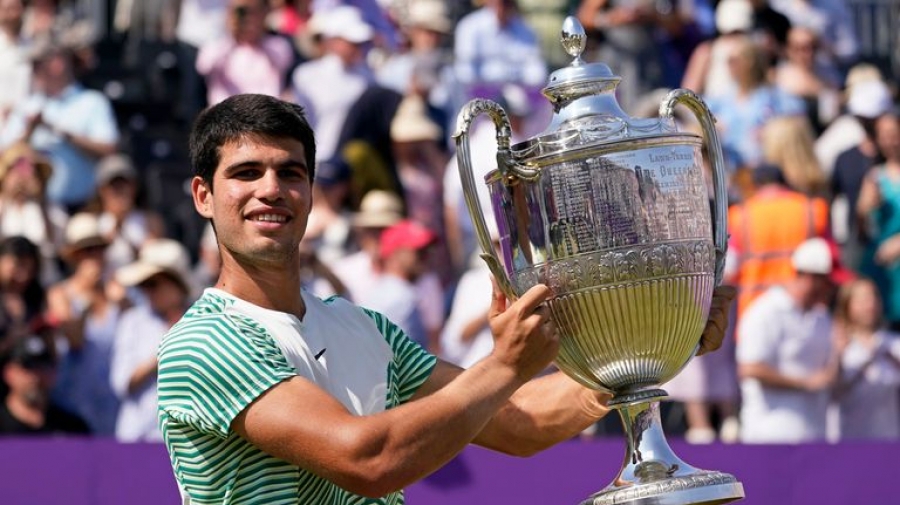 Tennis: Alcaraz remporte le tournoi du Queen's