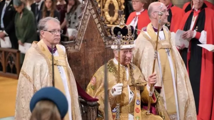 Le roi Charles III couronné à l’abbaye de Westminster