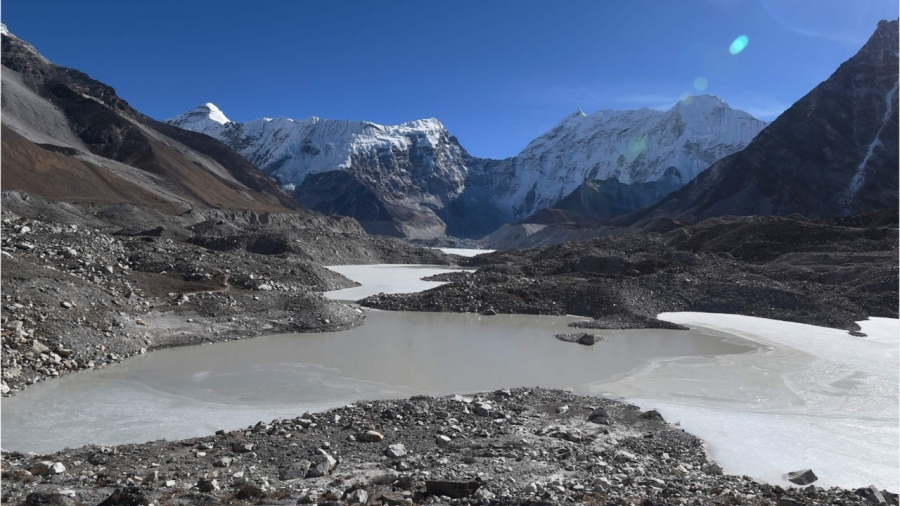 Les glaciers de l'Himalaya en fonte libre