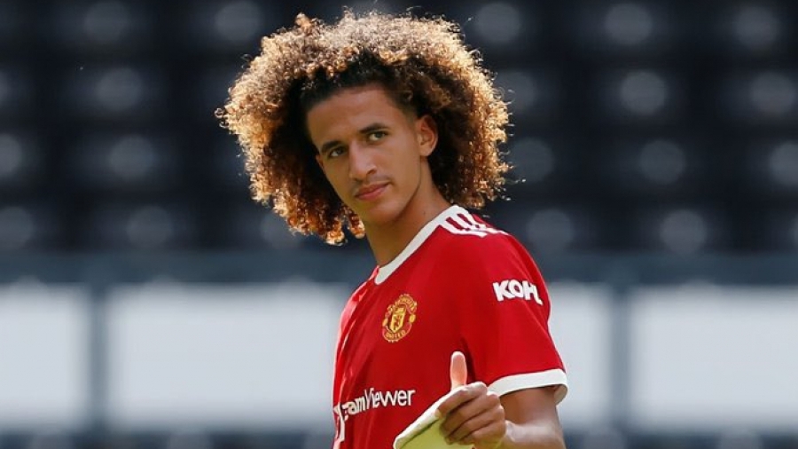 Mejbri titulaire avec Manchester United 