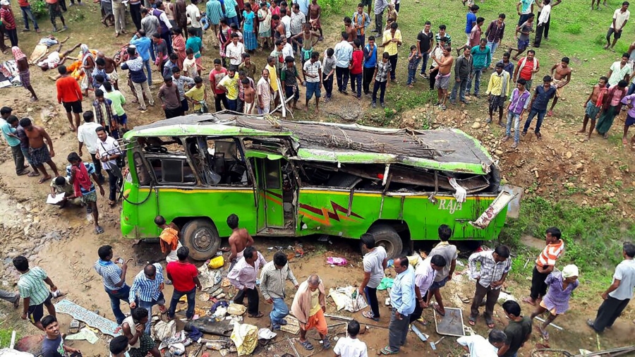 Inde: un bus plonge d'un pont, au moins 21 morts