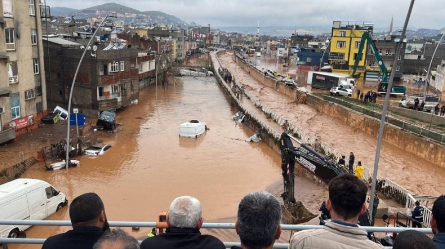 Turquie: Des inondations meurtrières succèdent au séisme
