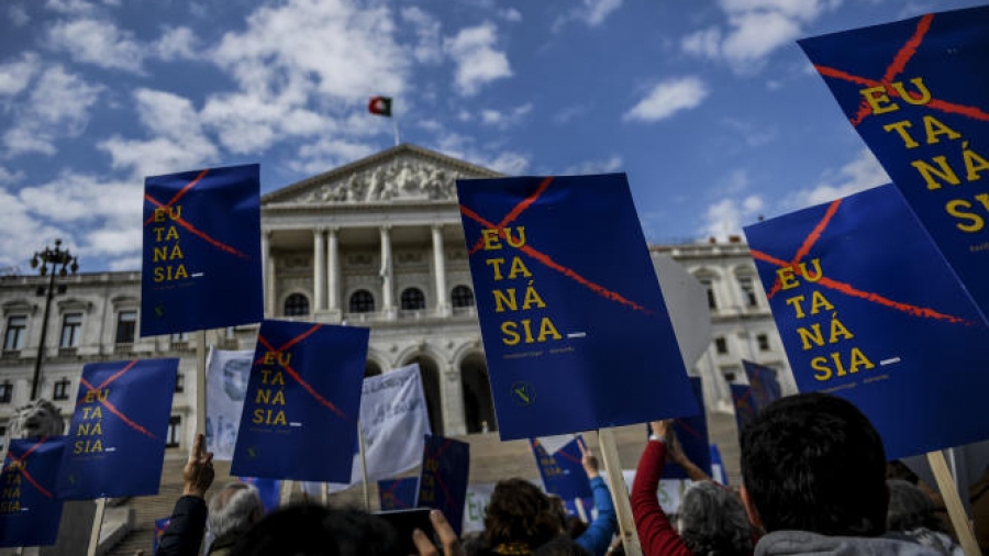 Portugal: Le Parlement vote en faveur de l'euthanasie