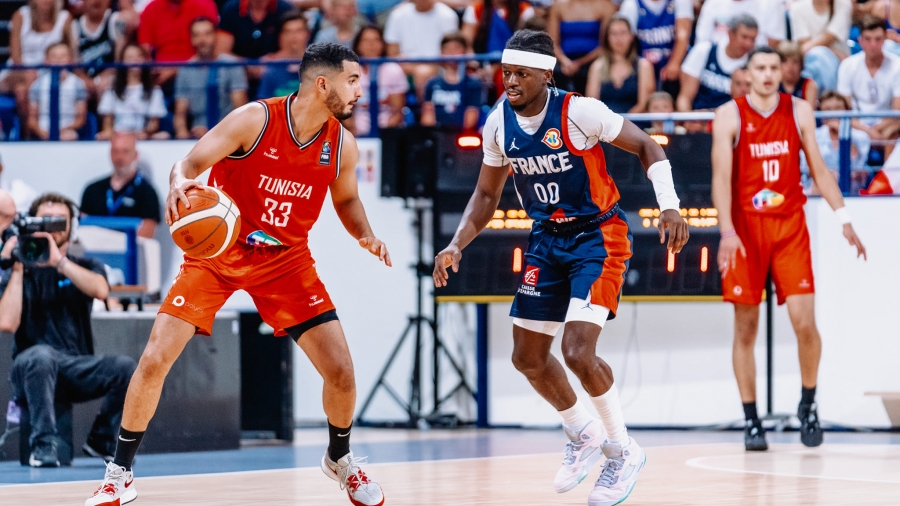 Basket : La Tunisie lourdement battue par l’équipe de France