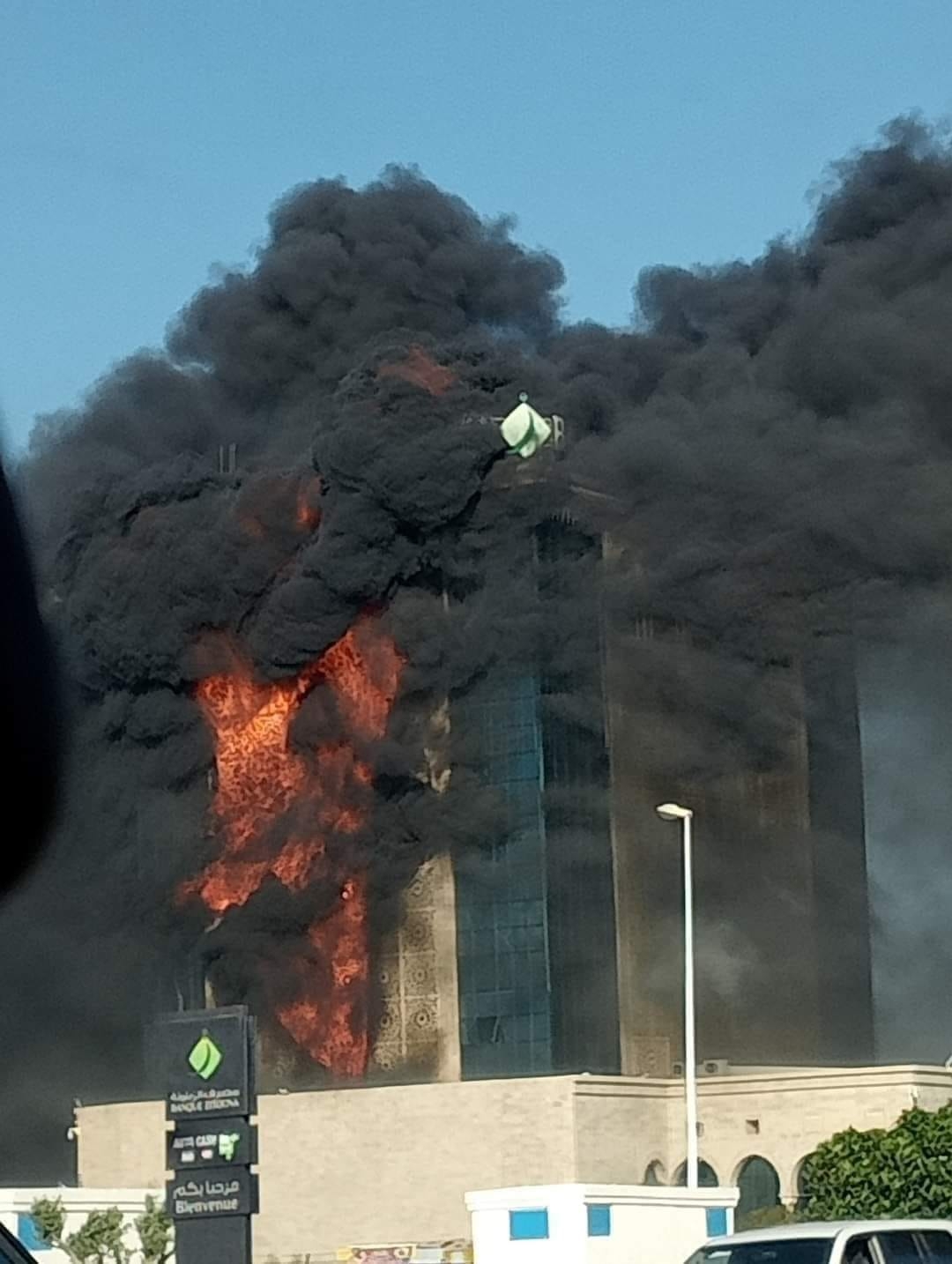 Huge fire breaks out in Zitouna bank headquarters