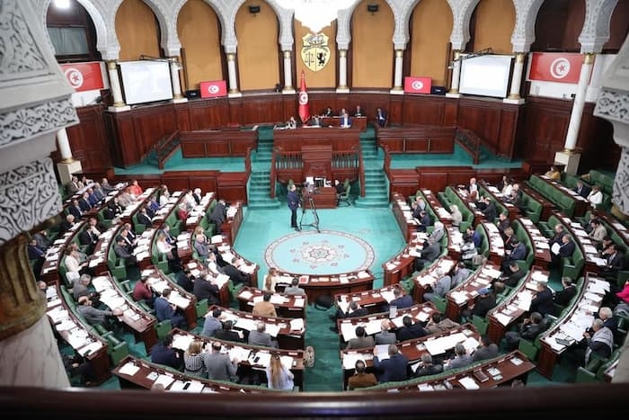 Tunisia-2024 budget draft bill: Adoption of article relating to establishment of 4% tax on banks and insurance