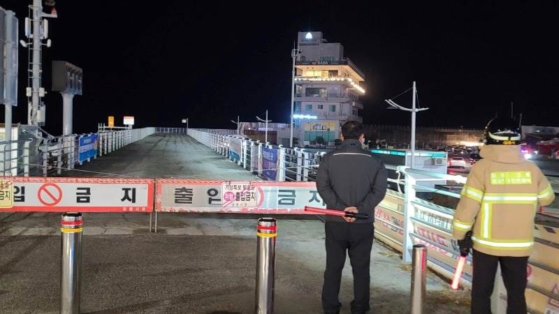 Japan: Tsunami warning lower, 93 aftershocks after main quake