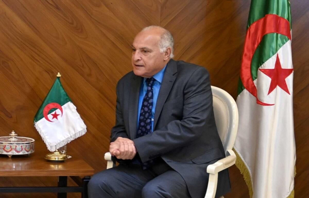 The head of Algerian diplomacy Ahmed Attaf arrives in Tunis