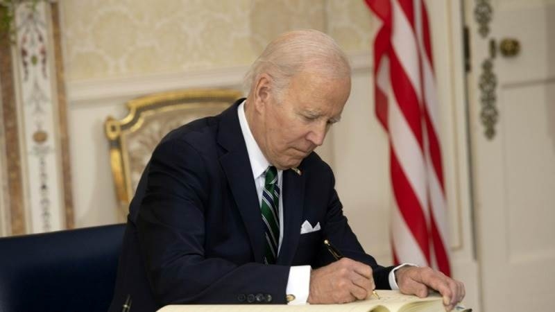 Biden issues executive order on Israeli settlers