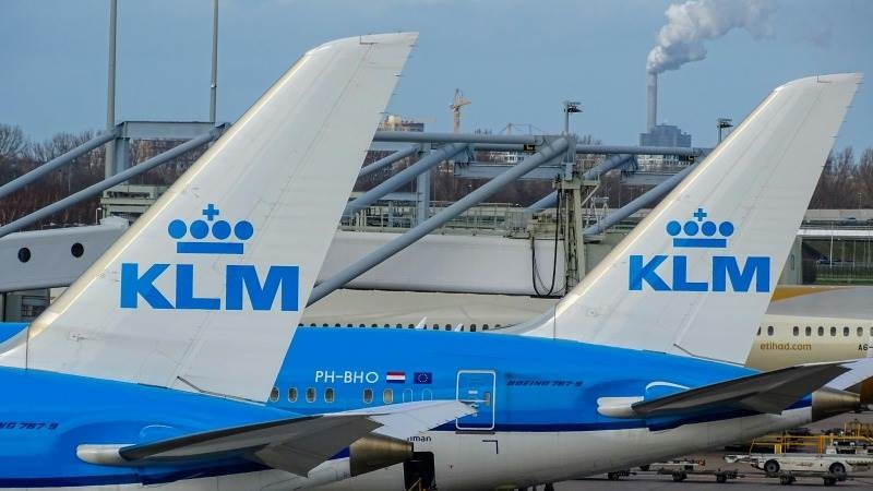 One dead after falling into a KLM plane running engine