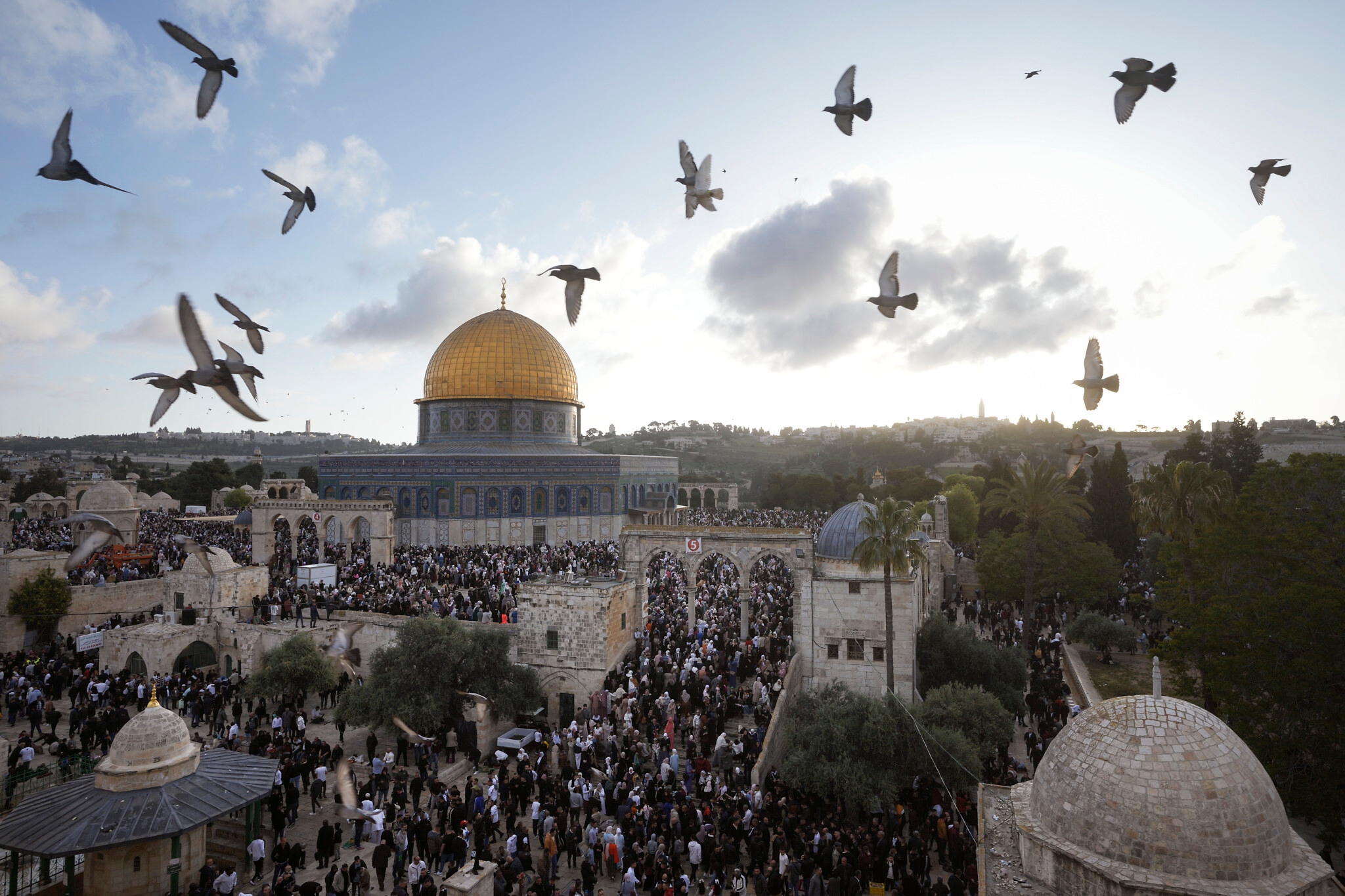 More than 40 thousand worshippers perform Eid prayer in Al Aqsa