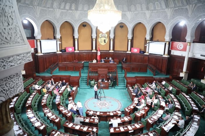 Plenary  session today to examine the new law on checks