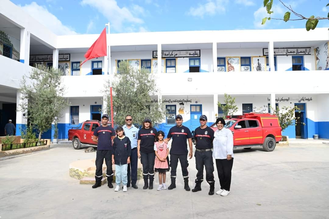 Back to school: Manouba firefighters accompany  colleague’s daughters who died in 2016 [photos]