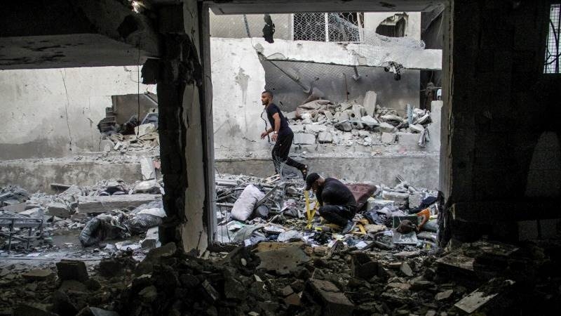 Israeli Airstrike Kills 5, Including 4 Children, in Central Gaza