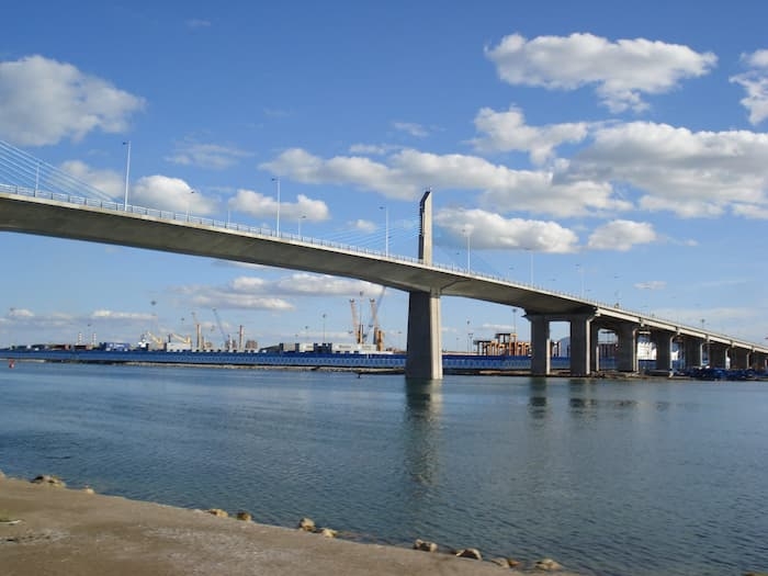 Tunis: A man throws himself from  Radès bridge