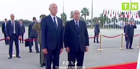 Saïed welcomed by Tebboune upon his arrival at Algiers airport