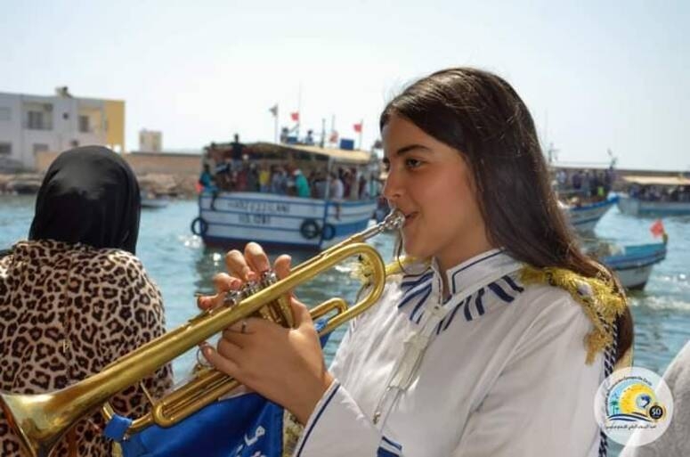 مهرجان الاسفنج بجرجيس يفتتح دورته ال52 الجديدة بكرنفال  فيما غابت عنه الخرجة البحرية