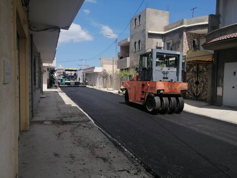 بنزرت : انطلاق اشغال تعبيد طرقات ومسالك حي بئر الرمل بمعتمدية منزل جميل بالخرسانة الاسفلتية