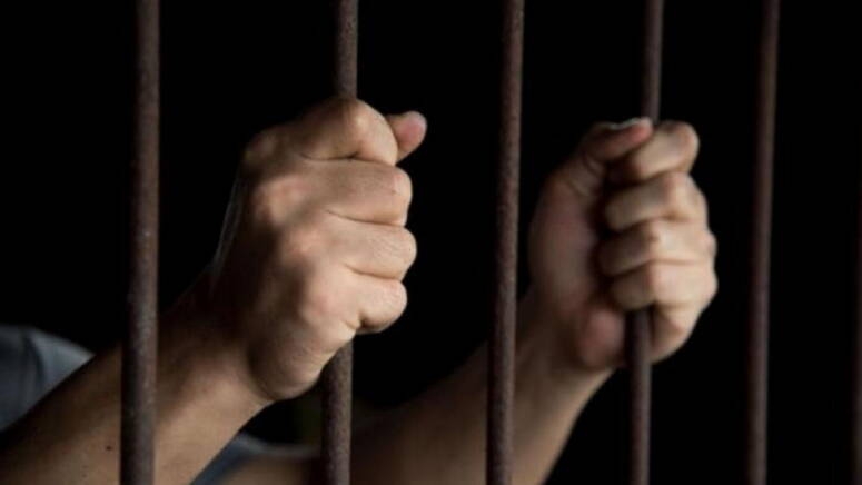 بتهمة غسيل الأموال.. بطاقة إيداع بالسجن في حقّ عراف مشهور