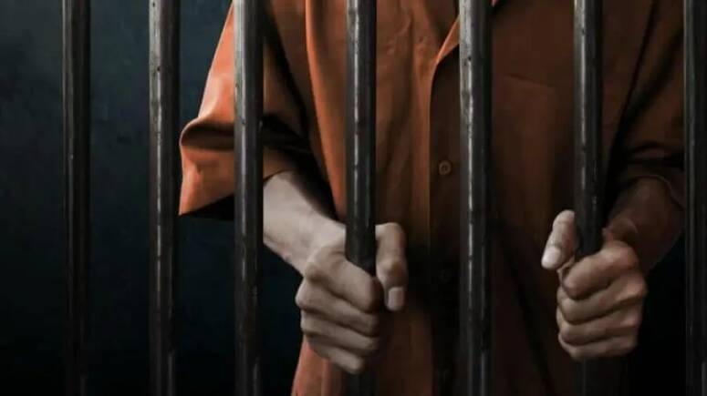 حادث غرق مركب هجرة غير نظامية بسواحل جزيرة جربة: إيداع 13 موقوفا السجن وإبقاء 4 أشخاص في حالة سراح