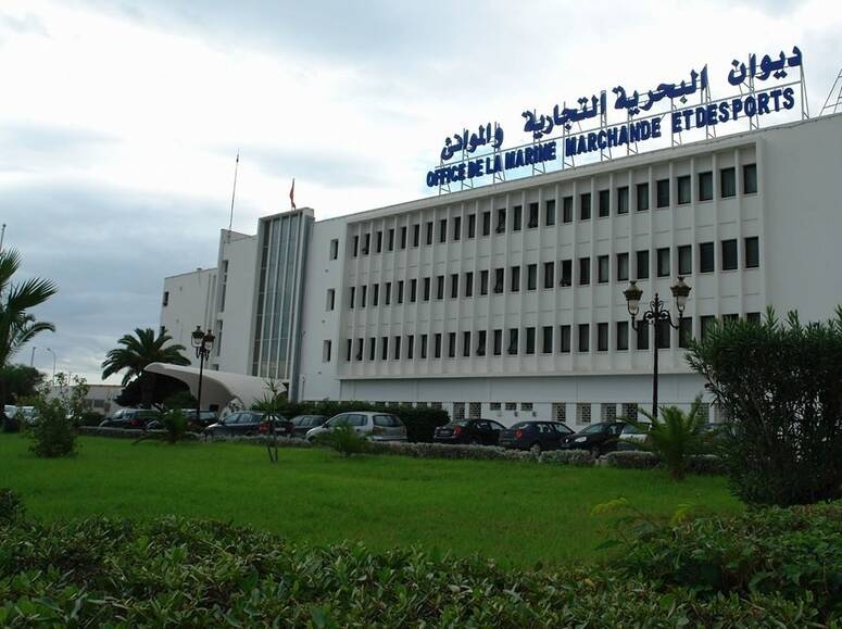 ديوان البحرية يدرس مشروع ربط السفن التجارية بالشبكة الكهربائية بميناء حلق الوادي للحد من الانبعاثات الغازية