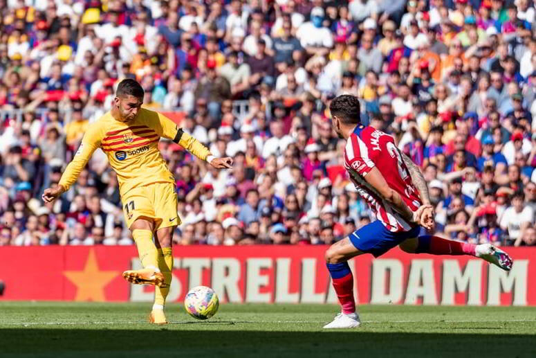 برشلونة يقترب من لقب الليغا بالفوز 1-صفر على أتليتيكو مدريد