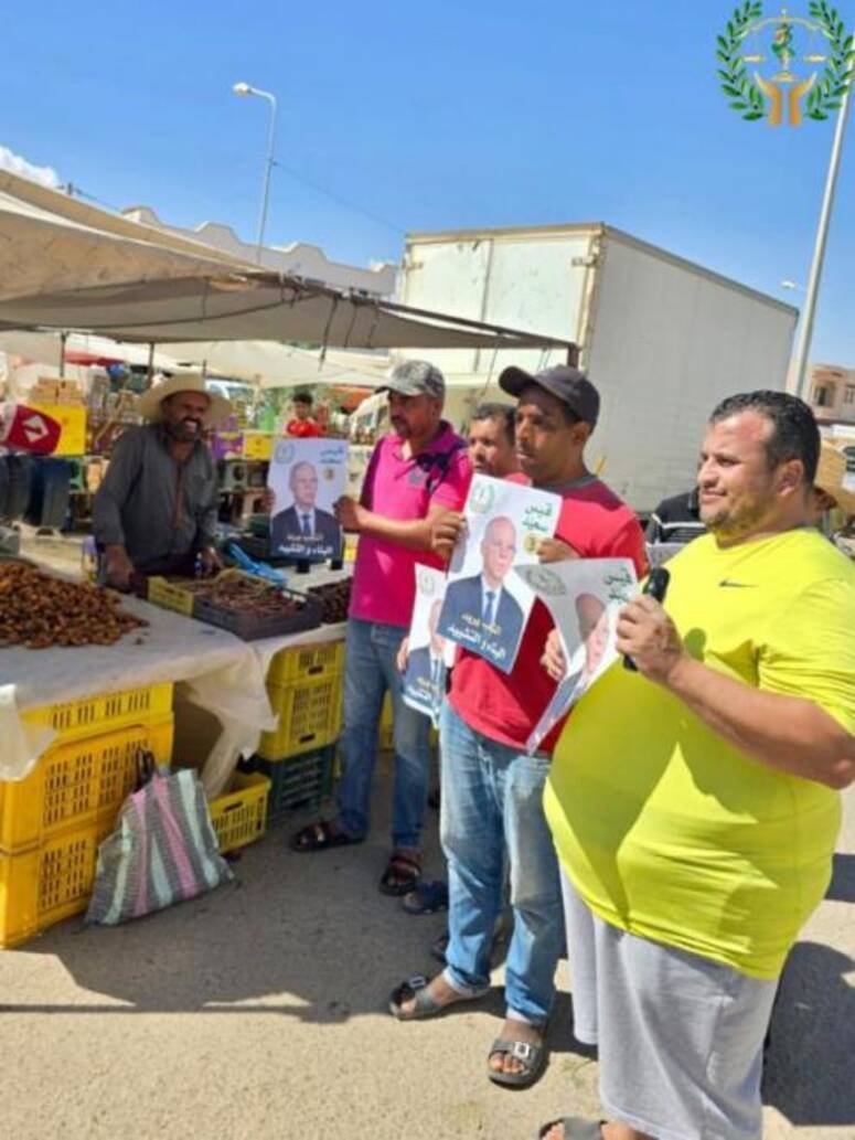 قابس: أنصار المترشح قيس سعيد يحثون المواطنين بمارث وقابس الجنوبية على التصويت لمرشحهم