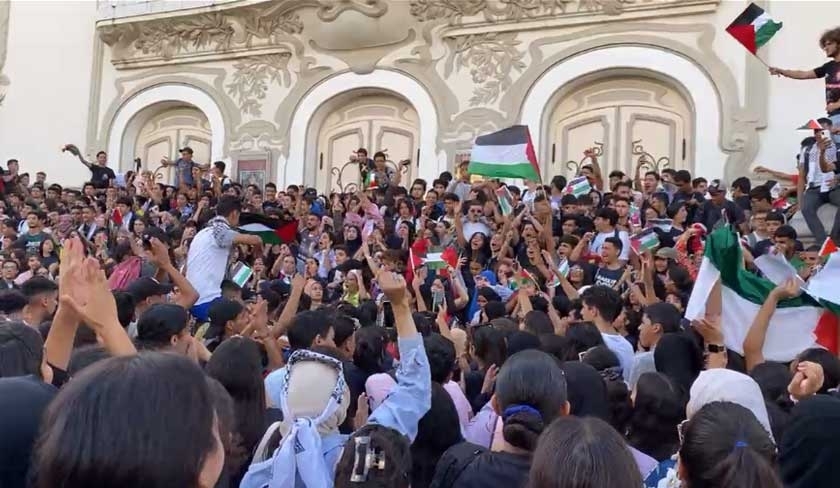 Manifestation de soutien à la Palestine devant l'ambassade de France en Tunisie