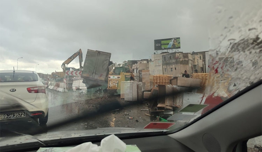 Un camion dérape à l'entrée sud de Tunis perturbant la circulation