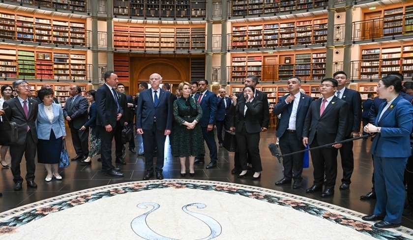 Kaïs Saïed visite la grande bibliothèque de Huawei