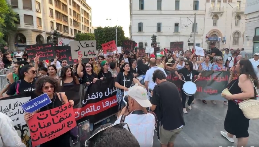 Tunis - Des centaines de femmes manifestent contre les atteintes à leurs droits et libertés