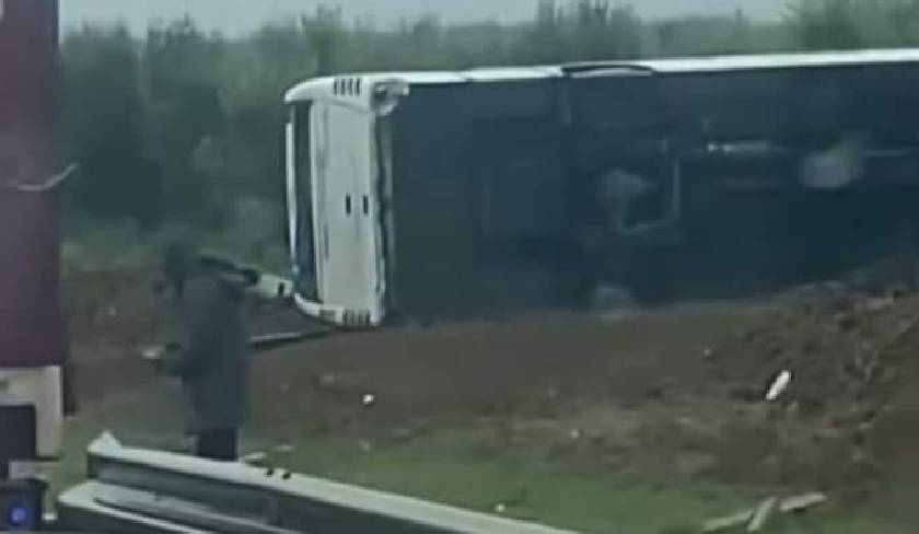 Bouficha : un minibus touristique dérape et se renverse faisant des blessés