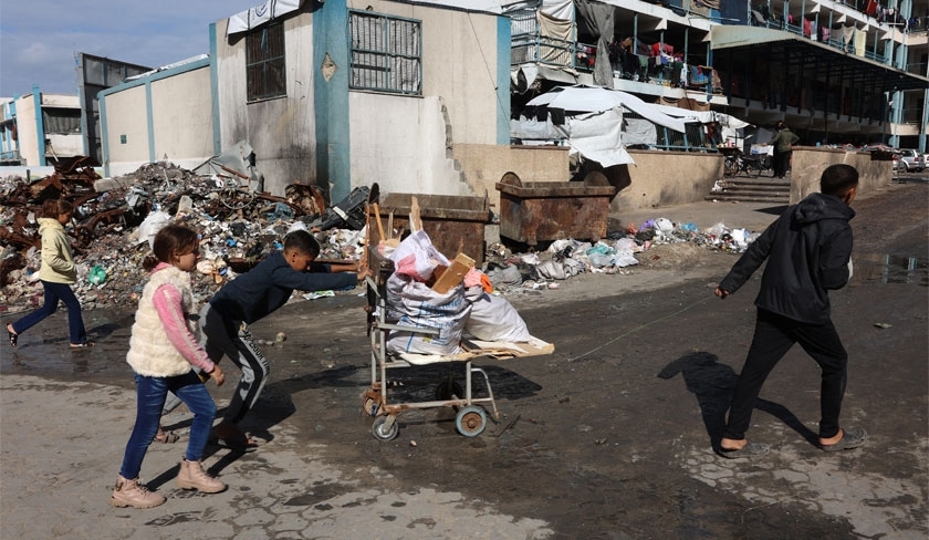 Reportage à Gaza : pour survivre, il faut fouiller les poubelles