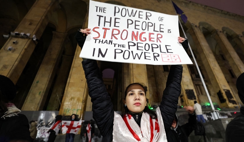 Reportage avec les manifestants de Géorgie : la débrouille l'emporte