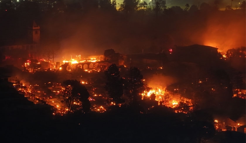 Impressionnant incendie à Los Angeles, nourri par des vents violents