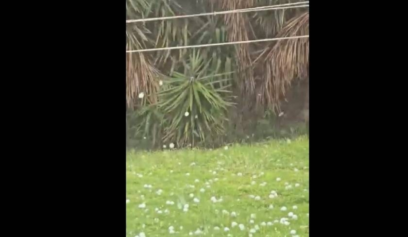 Le Kef sous la grêle : des vidéos impressionnantes inondent les réseaux