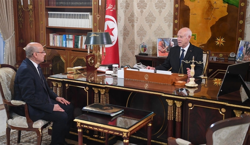 Le président de la République reçoit le ministre de la Défense