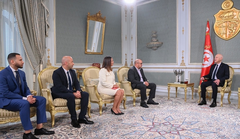 Kaïs Saïed salue les Tunisiens de Suisse pour leur don de 200 bus