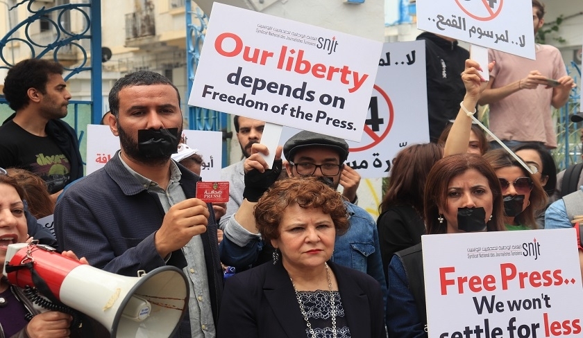 Le SNJT organise un rassemblement de soutien à Elyes Gharbi et Haythem El Mekki