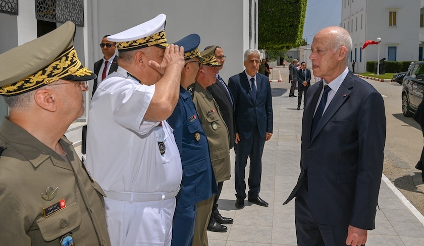 Kaïs Saïed en visite à la base aérienne de l'Aouina
