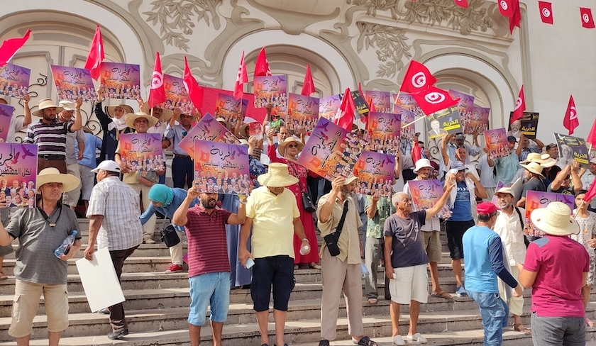 Le Front de salut manifeste à l'avenue Habib Bourguiba