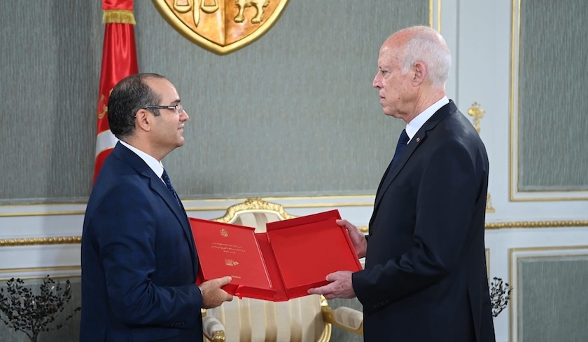 Farouk Bouasker présente à Kaïs Saïed le rapport de l'Isie sur les législatives anticipées