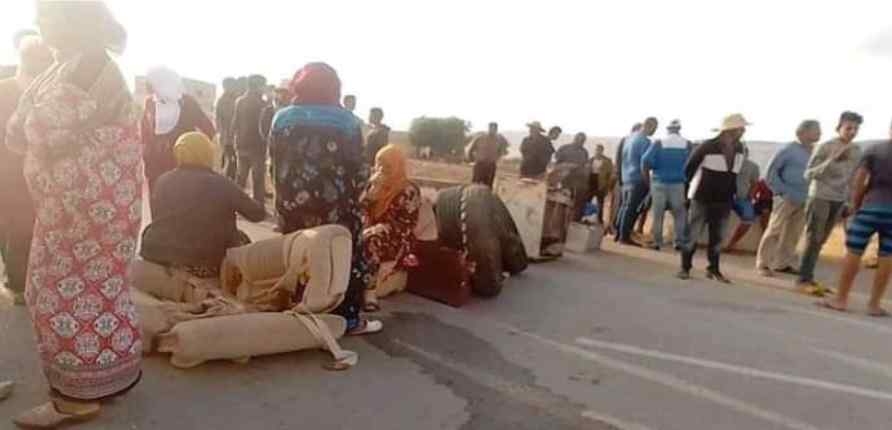 Tunisie – Mateur Des villageois bloquent la route pour exiger le raccordement au réseau de l’eau potable