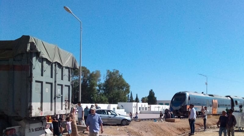 Un train a percuté un camion et une voiture à Djebel Ouest