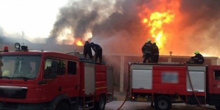 Tunisie – Sfax : Un énorme incendie ravage une usine de carton