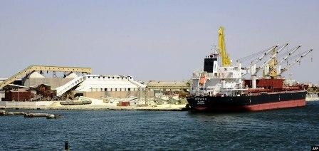 Tunisie – La CPG arrive à exporter deux bateaux de phosphate commercial vers l’Espagne et...