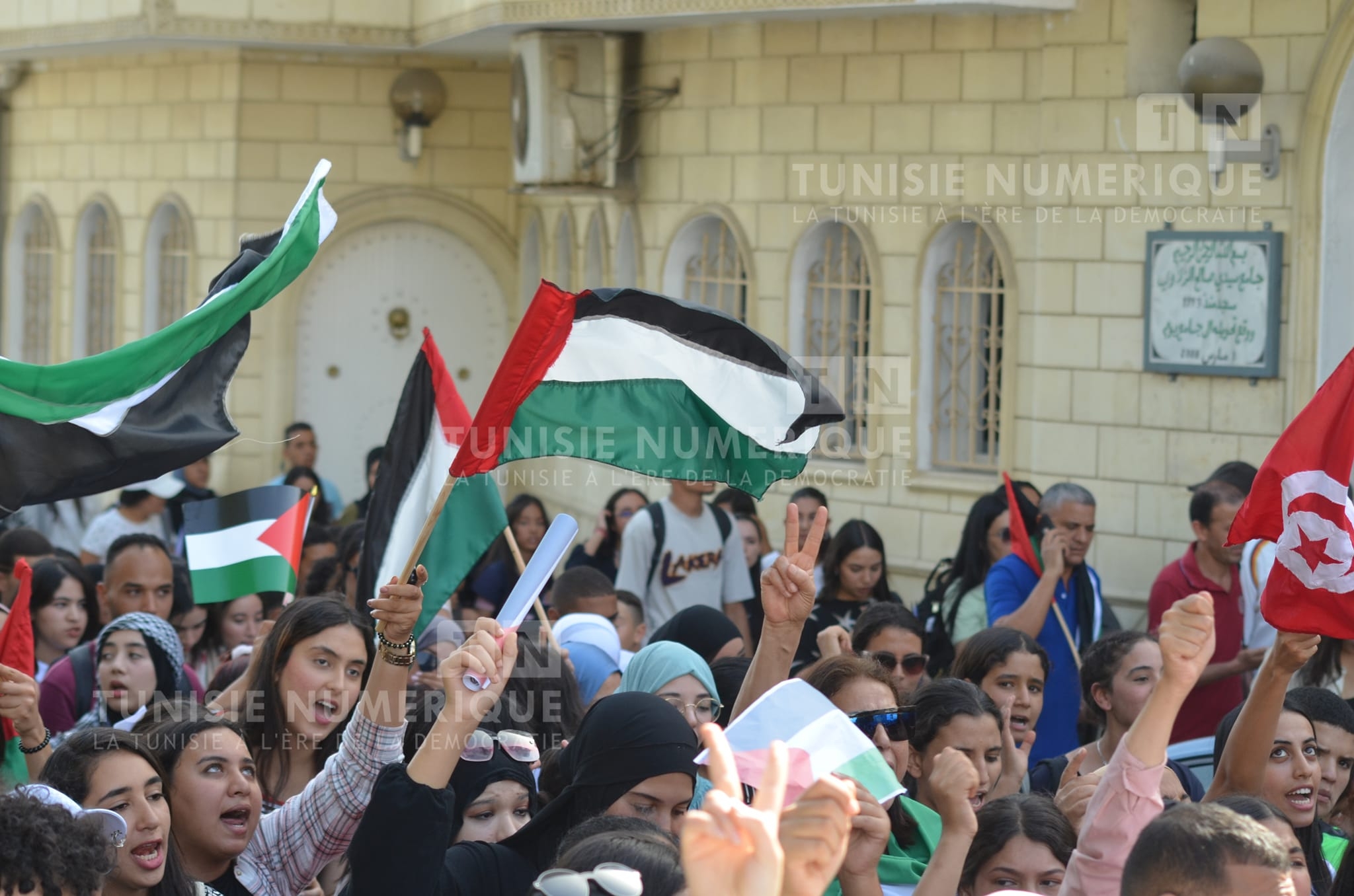 Les tunisiens affichent un soutien massif à la Palestine à travers un boycott contre des...