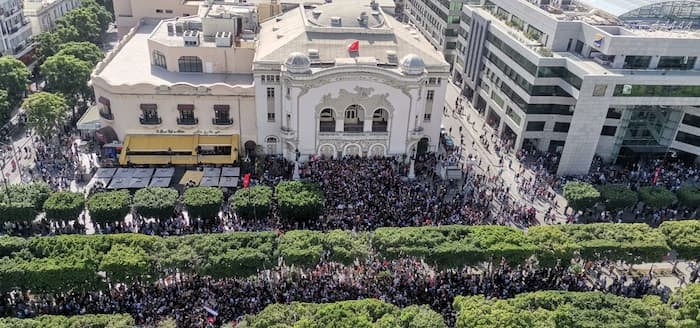 20 000 personnes ont défilé mercredi à l’Avenue H. Bourguiba, selon le ministère de l’Intérieur